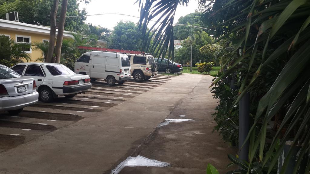 Hotel La Arboleda Managua Exterior photo