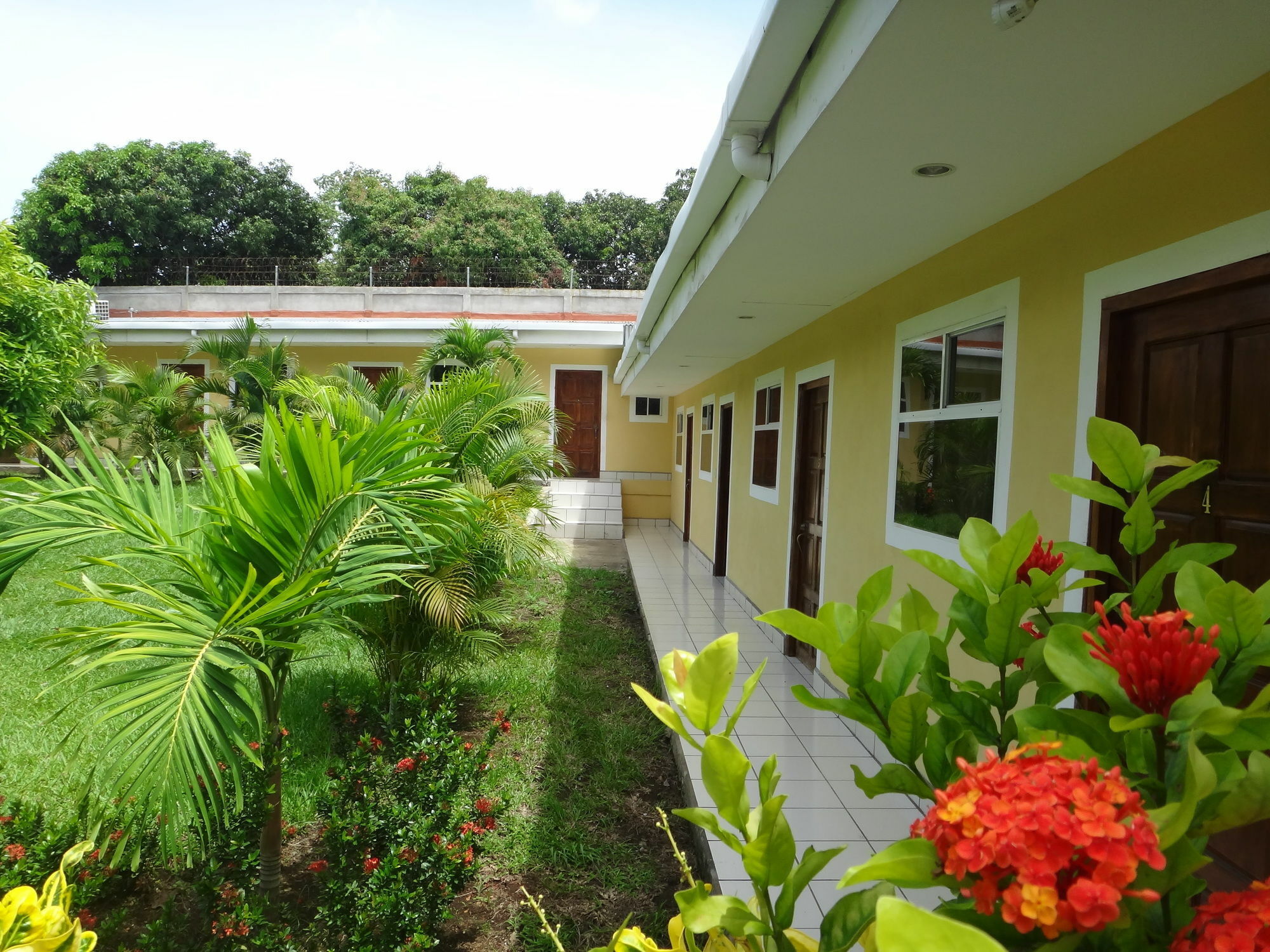 Hotel La Arboleda Managua Exterior photo